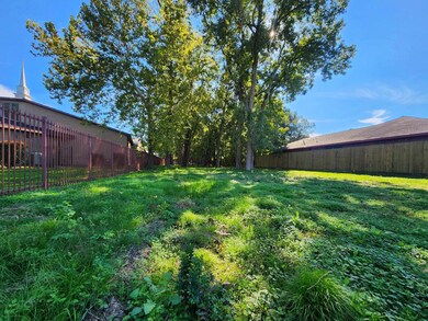 1711 S Victory Dr, Houston, TX 77088 - photo 3