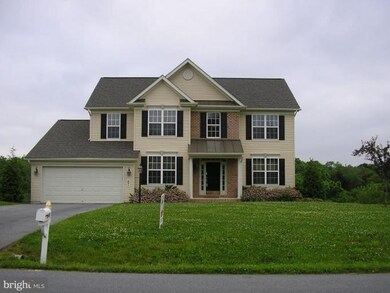 641 Shannon Dr N, Greencastle, PA 17225 - photo 2