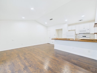 1303 Hollow Creek Dr unit 1, Austin, TX 78704 - photo 2