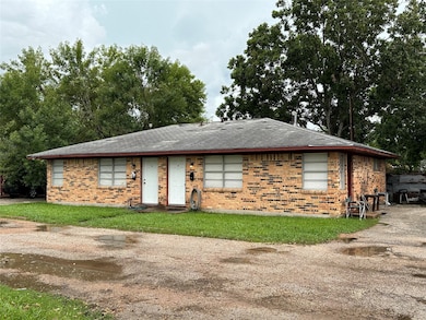 2922 Randolph Rd, Pasadena, TX 77503 - photo 2