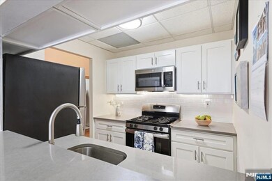 186 Wayne St unit 214D, Jersey City, NJ 07302 - photo 6