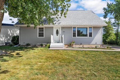 3220 H Ave NW, Cedar Rapids, IA 52405 - photo 2