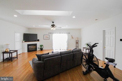 9219 Brian Dr, Vienna, VA 22180 - photo 3