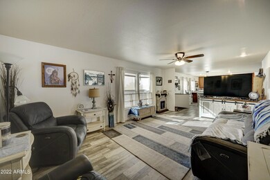 660 E Scenic St-5