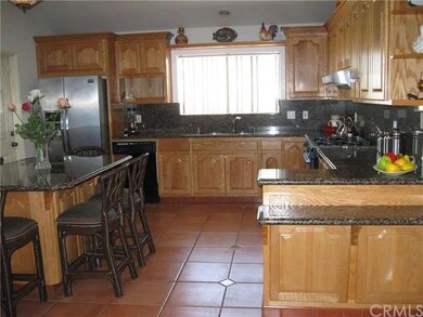 Kitchen & Dining Area