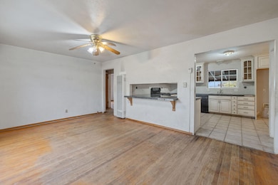 215 Lombardy Ln, Lemoore, CA 93245 - photo 5