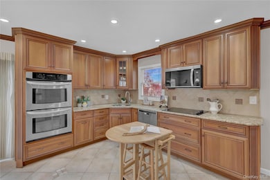 781 Union Dr, Uniondale, NY 11553 - photo 5