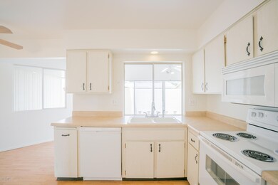 13688 N Newcastle Dr unit 15C, Sun City, AZ 85351 - photo 7