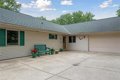 8674 Lindbergh Blvd, Olmsted Falls, OH 44138 - photo 4