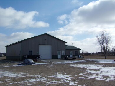 3101 Carson Ave, Mitchell, SD 57301 - photo 2