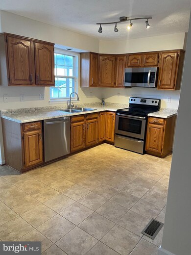 7902 Galloping Cir, Windsor Mill, MD 21244 - photo 6