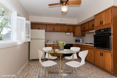 326 E Huntington Ln, Elmhurst, IL 60126 - photo 4