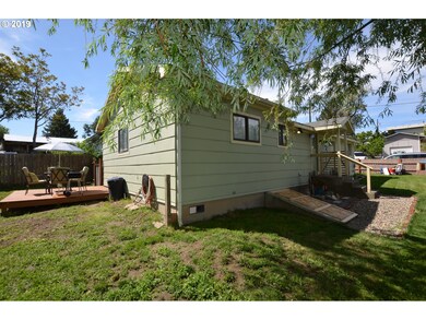 814 SE 8th St, Pendleton, OR 97801 - photo 2