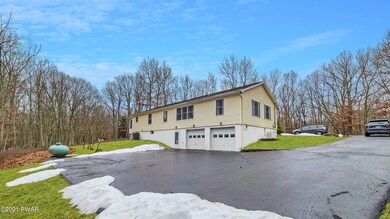 147 Friendship Dr, Hawley, PA 18428 - photo 2