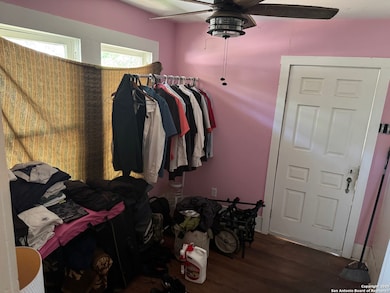 202 Weaver St, San Antonio, TX 78210 - photo 6