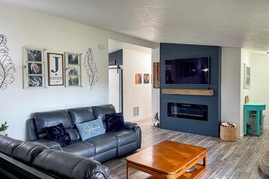 1709 5th Ave SW, Minot, ND 58701 - photo 4