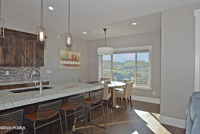 Kitchen dining