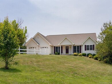 25 Red Bud Ln, Leicester, NC 28748 - photo 2