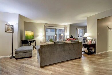 1519 Harbour Ct unit 31BR, Schaumburg, IL 60193 - photo 3