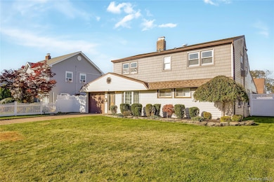 44 Sparrow Ln, Levittown, NY 11756 - photo 2