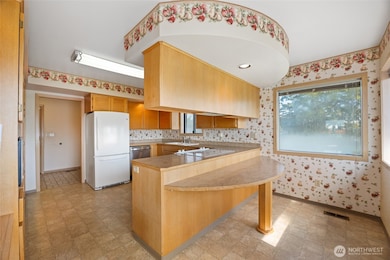 Kitchen with eat-in nook