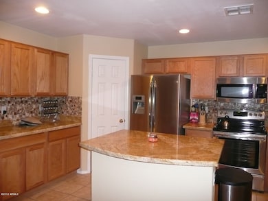 Chef's Kitchen w/Island, Walk-in Pantry