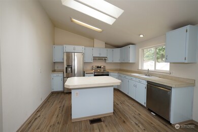 21149 Hobson Rd SE, Yelm, WA 98597 - photo 4