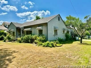 401 E 6th St, Claremore, OK 74017 - photo 2