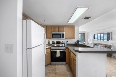 Kitchen with kitchen peninsula, appliances with st