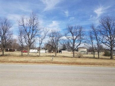 109 W G Ave, Cache, OK 73527 - photo 2