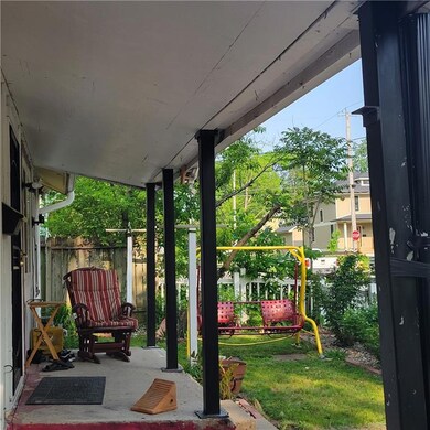 911 Franklin Ave, Des Moines, IA 50314 - photo 2