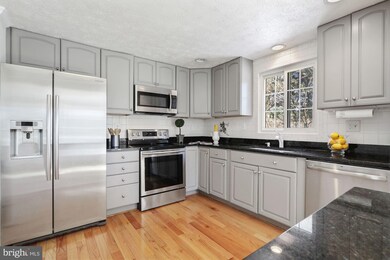 12806 Awbrey Ct, Herndon, VA 20171 - photo 3