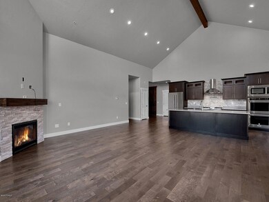 4-web-or-mls-8086 Courtyard Loop, Park C