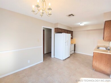 4704 S Maple Ave, Broken Arrow, OK 74011 - photo 7