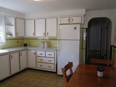 145 Eden Crest Dr, Cranston, RI 02920 - photo 3