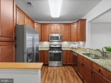 9204 Charleston Dr unit 404, Manassas, VA 20110 - photo 5