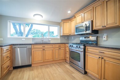 199 Whittier Rd, Pawtucket, RI 02861 - photo 2