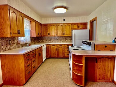 312 Fairview Dr, Albert Lea, MN 56007 - photo 4