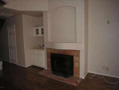 FIREPLACE IN FAM ROOM