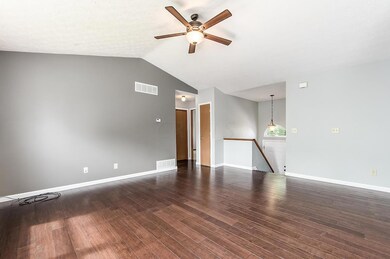 834 Crevis Ln, Columbus, OH 43228 - photo 3