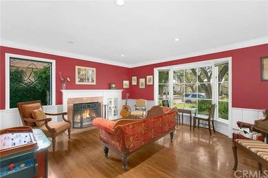 Warm & Inviting Formal Living Room! - Enjoy a Good