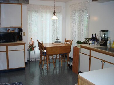 Spacious light bright eat-in kitchen offers plenty