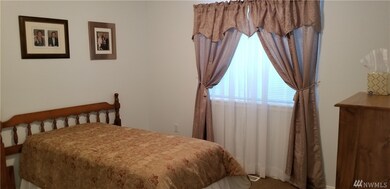 621 S Wagon Rd, Othello, WA 99344 - photo 6