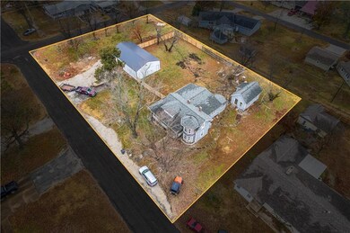 11 Michigan St, Oswego, KS 67356 - photo 3