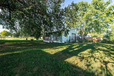 714 E 6th St, Concordia, KS 66901 - photo 2
