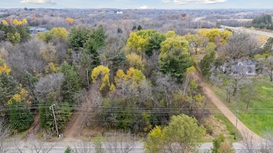 Wooded Privacy Awaits