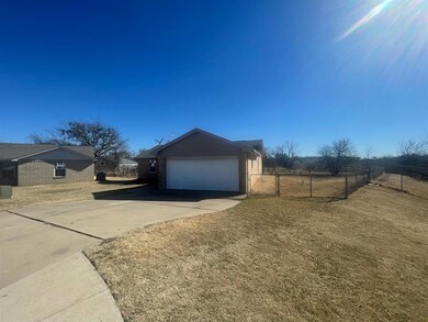 201 Dean Ct, Granbury, TX 76049 - photo 3