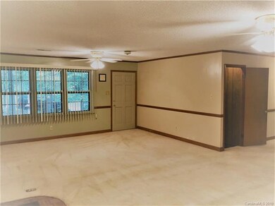 508 Camelot Dr, Statesville, NC 28625 - photo 4