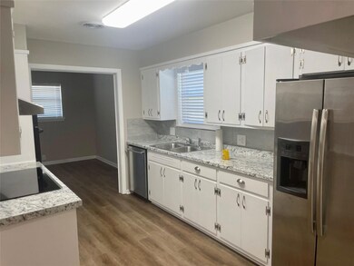 1102 Elmwood St, Gainesville, TX 76240 - photo 5