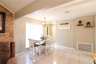 Dining/Breakfast Area